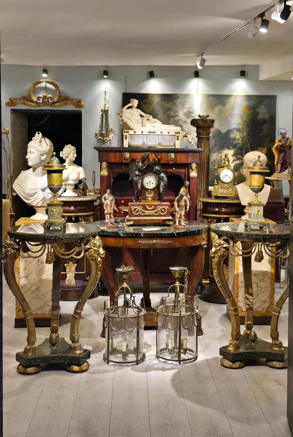 Mobili e oggetti d’arte della galleria Buonocore